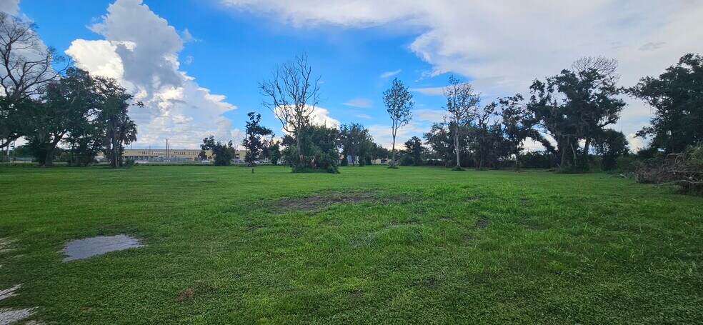 More Photos Of 126 21st St SE, Ruskin Land For Lease