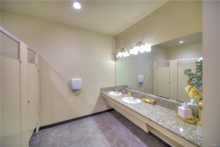 More Photos Of 105 Broadway St, Chico General Retail For Sale