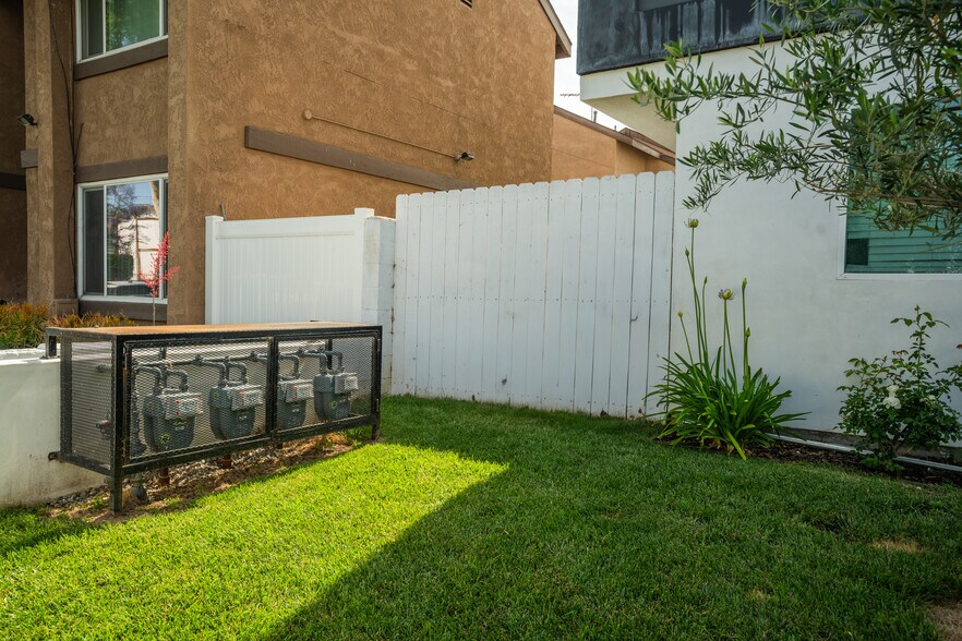 More Photos Of 6937 Simpson Ave, North Hollywood Apartments For Sale