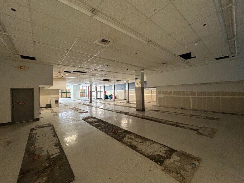 More Photos Of 33-33 Drumm St, San Francisco Office For Sale