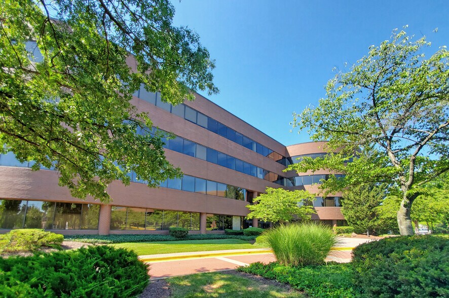 More Photos Of 4600 Forbes Blvd, Lanham Office For Sale