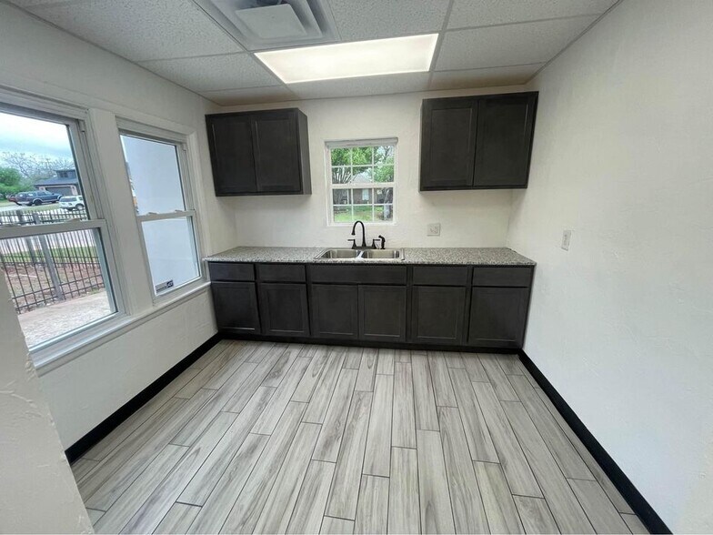 More Photos Of 2922 Cashion Pl, Oklahoma City Warehouse For Sale