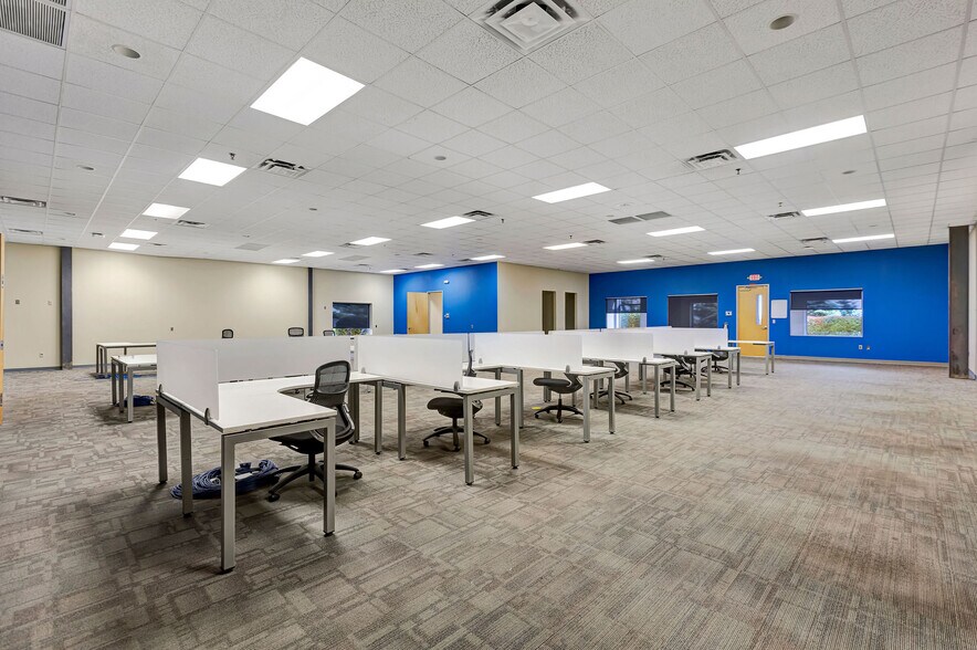 More Photos Of 4400 Port Union Rd, West Chester Light Distribution For Lease