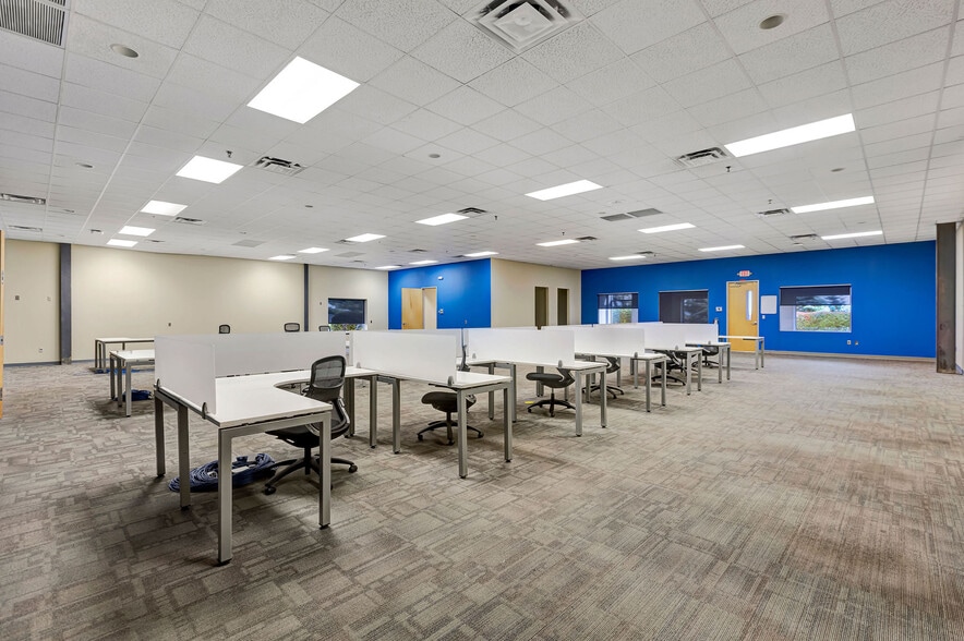 More Photos Of 4400 Port Union Rd, West Chester Light Distribution For Lease