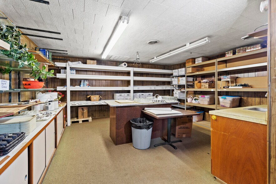 More Photos Of 911 N Broadway Ave, Ada Restaurant For Sale