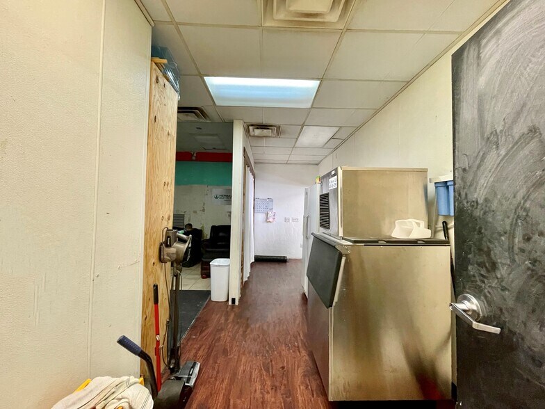 More Photos Of 914-920 S 4th St, Chickasha Storefront Retail Office For Sale