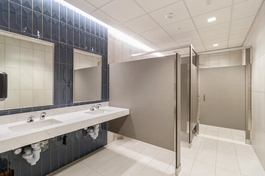 More Photos Of 1465 SW Park Square Dr, Ankeny Office For Lease