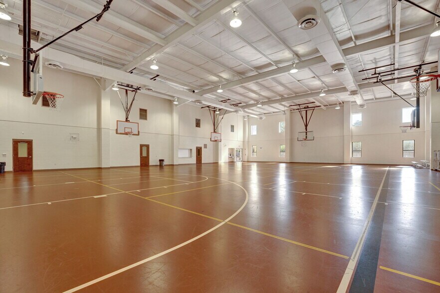 More Photos Of 3232 Covington Pike, Memphis Religious Facility For Sale