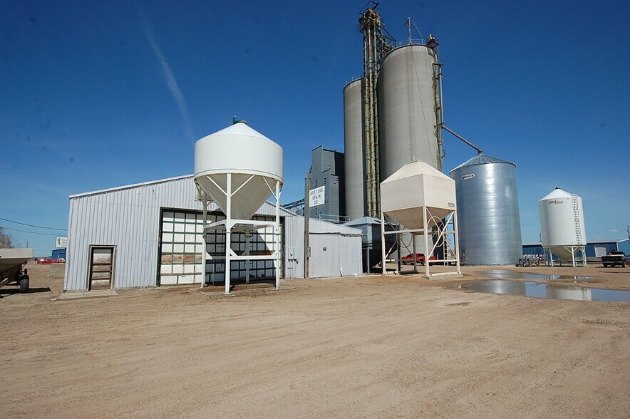 More Photos Of 415 9th Ave NE, Sidney Distribution For Sale