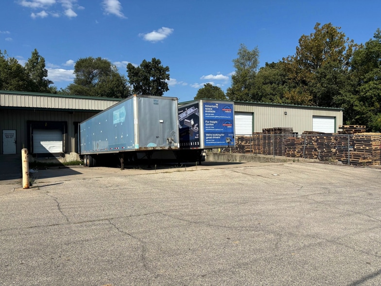 More Photos Of 1312 Westwood Dr, Elkhart Manufacturing For Sale