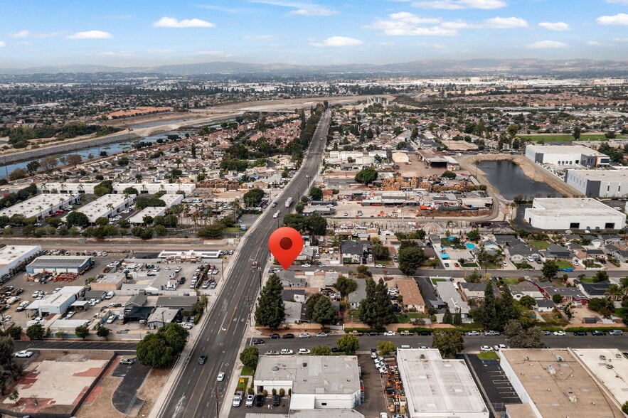 More Photos Of 2283 N Batavia St, Orange Contractor Storage Yard For Sale