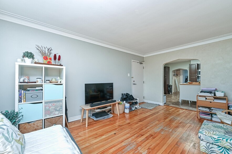 More Photos Of 156 Dagmar Av, Vanier Apartments For Sale