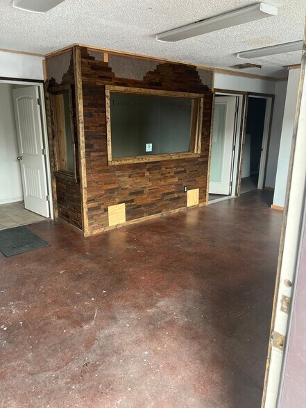 More Photos Of 1455-1463 W Center St, Orem Showroom For Lease