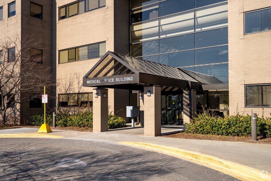 More Photos Of 11900 E Twelve Mile Rd, Warren Medical For Lease