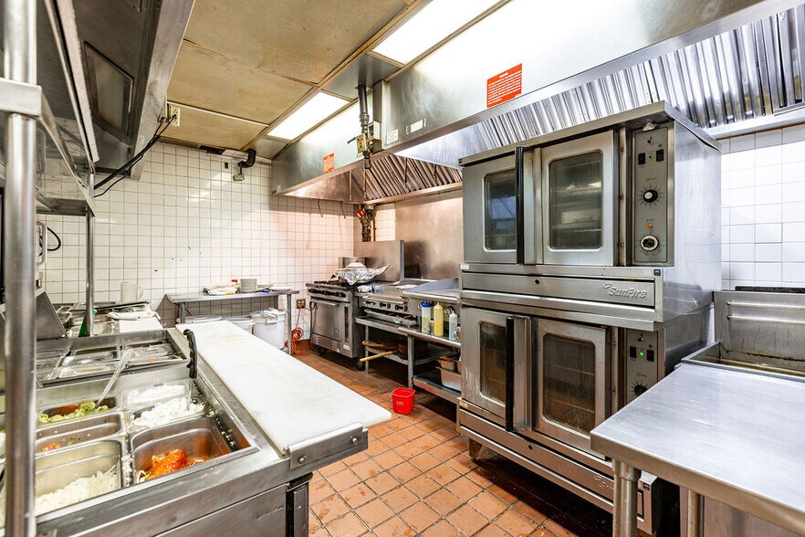 More Photos Of 1805 W 1st St, Springfield Restaurant For Lease