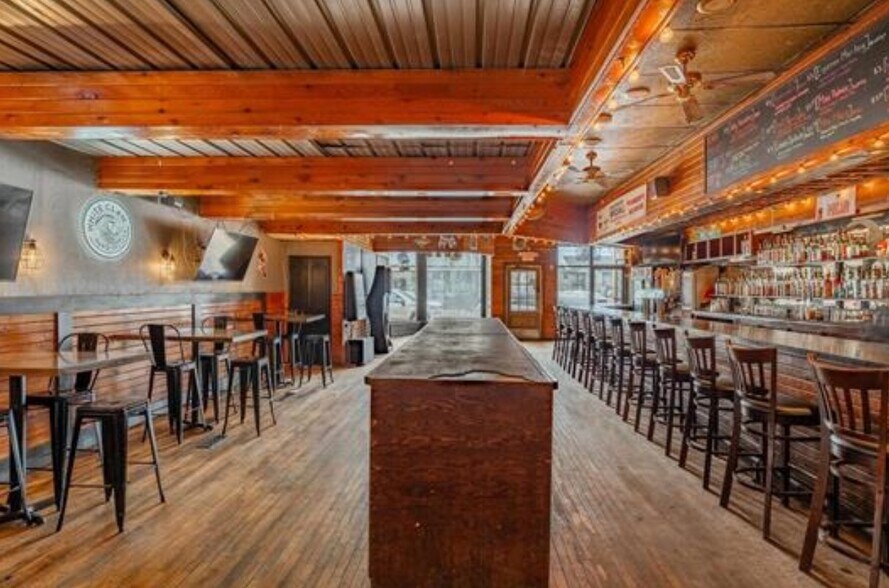 More Photos Of 544 N Main St, Oshkosh General Retail For Sale