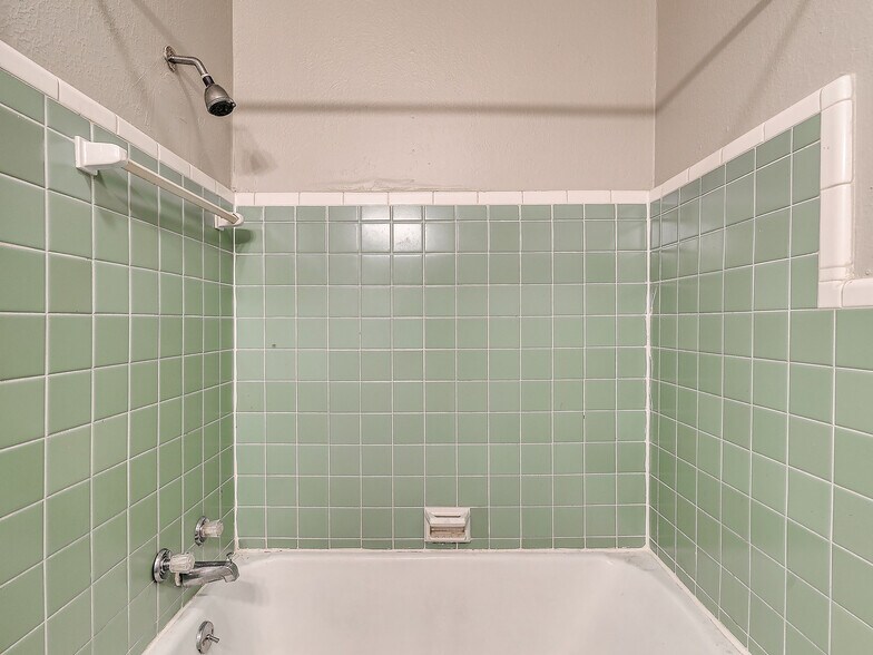 More Photos Of 2037 NW 26th St, Oklahoma City Apartments For Sale