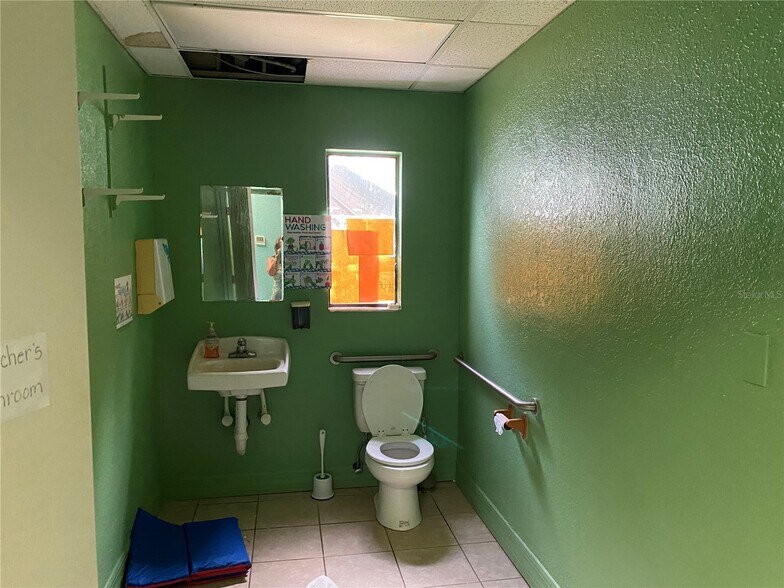 More Photos Of 207 N Scenic Hwy, Frostproof General Retail For Sale