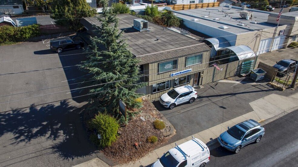 More Photos Of 8859-8863 SW Commercial St, Tigard Office For Sale