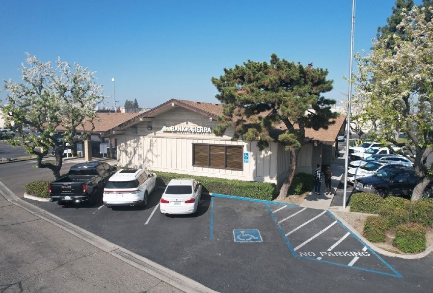 More Photos Of 2515 S Mooney Blvd, Visalia Bank For Sale