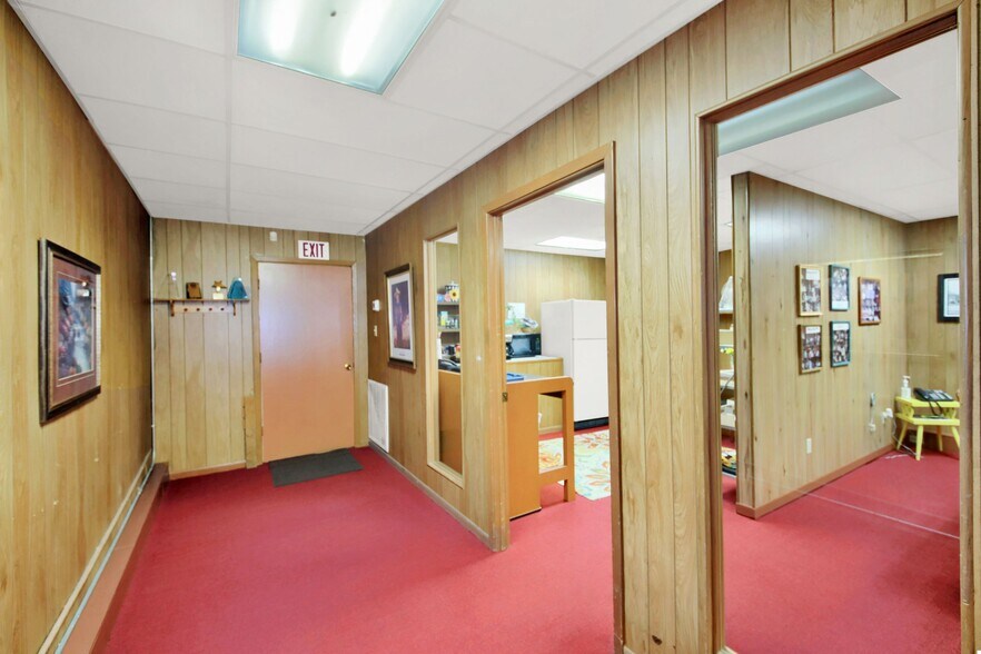 More Photos Of 202 N Main St, Taylor Loft Creative Space For Sale