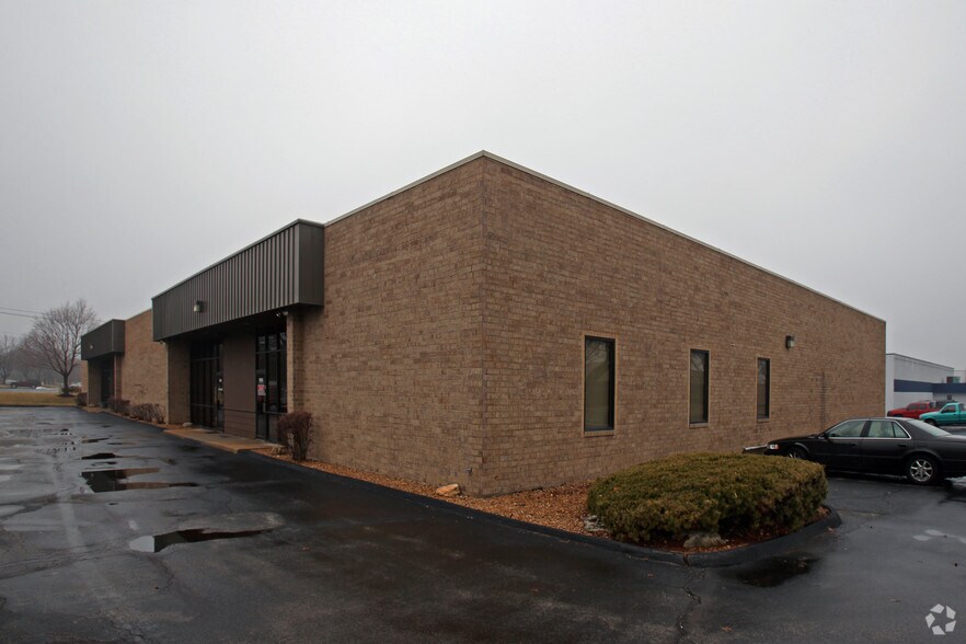 Primary Photo Of 11905-11923 Borman Dr, Maryland Heights Flex For Lease