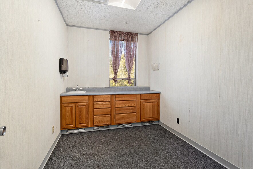 More Photos Of 500 W Crosstown Pky, Kalamazoo Medical For Sale