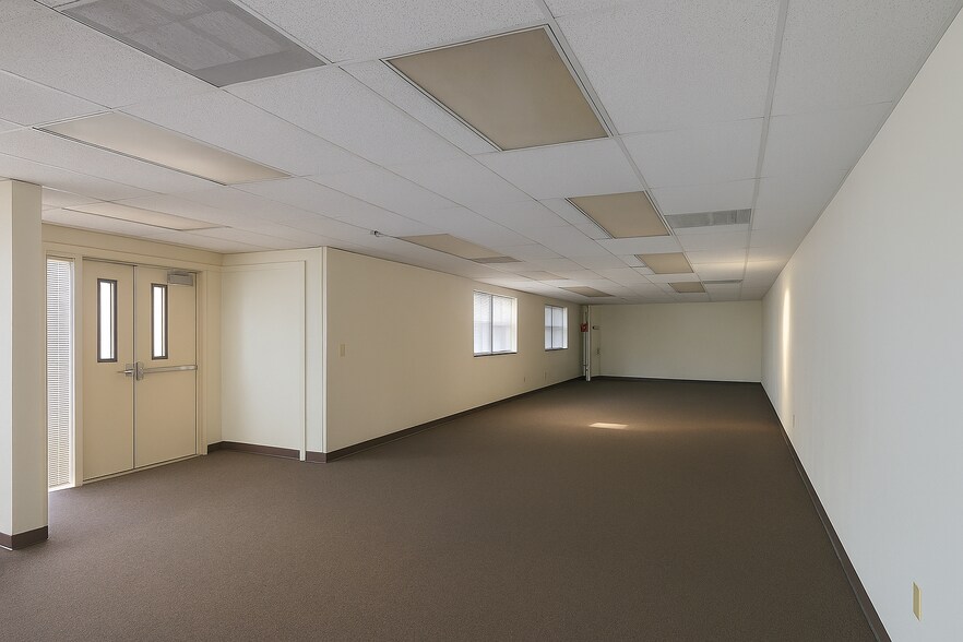 More Photos Of 424-430 W Redondo Beach Blvd, Gardena Distribution For Sale