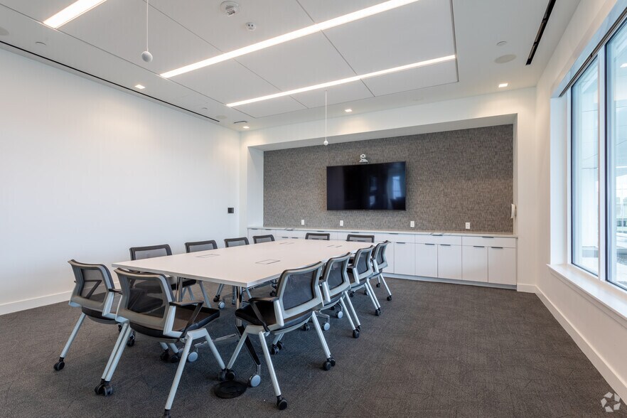 More Photos Of 2101 L St NW, Washington Office For Lease