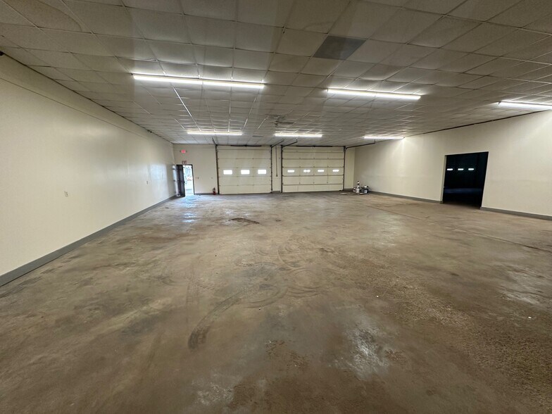 More Photos Of 700 Main St, Elsmere Warehouse For Lease