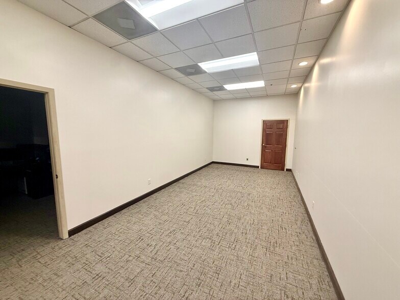 More Photos Of 200 E Lafayette St, Bloomington Service For Sale