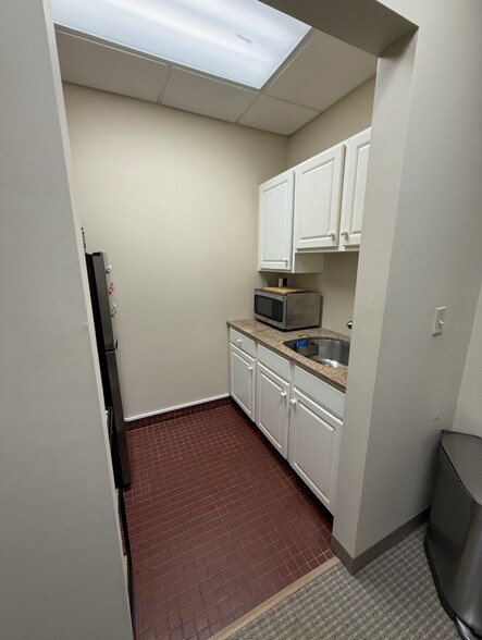 More Photos Of 6 Resnik Rd, Plymouth Office For Lease