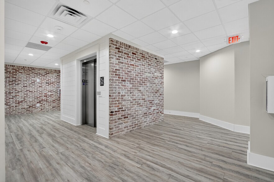 More Photos Of 124 Court St, Bay Saint Louis Office For Sale