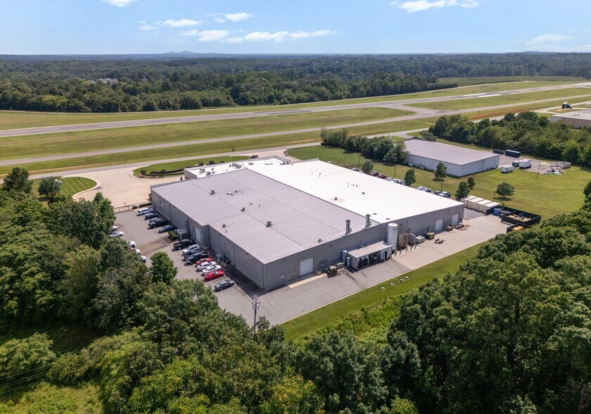 More Photos Of 258 Aviation Dr, Statesville Warehouse For Sale