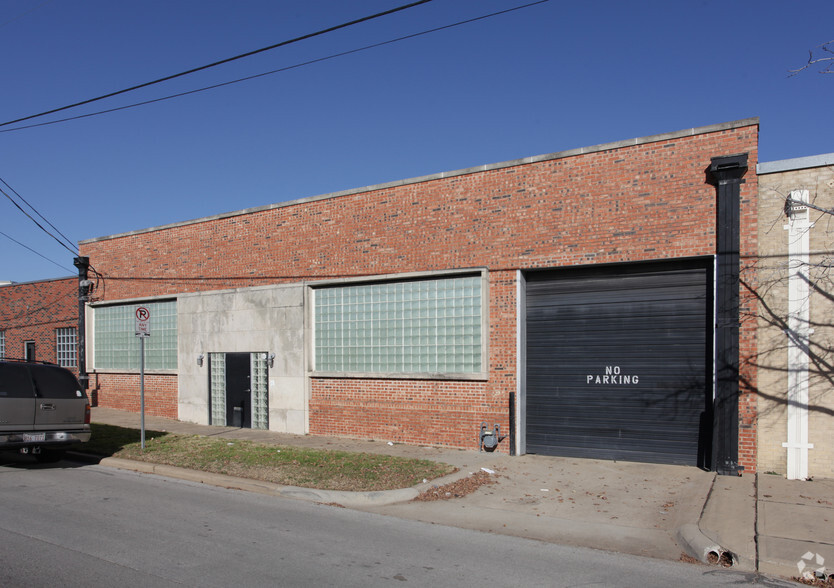 Primary Photo Of 2919 Canton St, Dallas Light Manufacturing For Lease