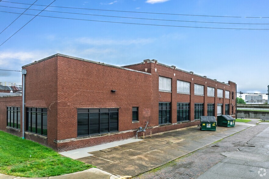 More Photos Of 900 W Indiana St, Evansville Distribution For Sale