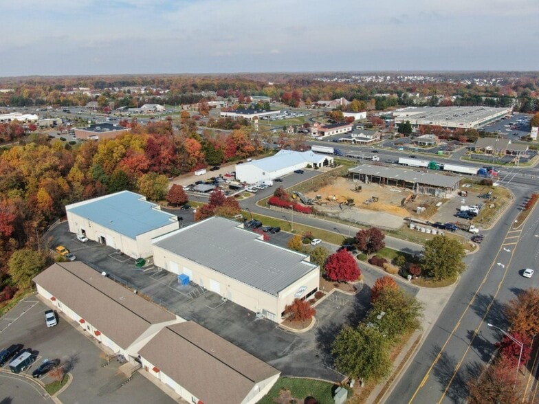 More Photos Of 10 Commerce Pky, Fredericksburg Warehouse For Lease