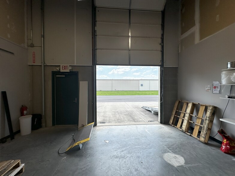 More Photos Of 6037 Schumacher Park Dr, West Chester Light Distribution For Lease