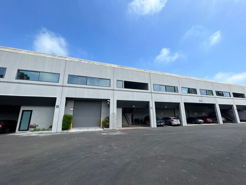 More Photos Of 5701 Buckingham Pky, Culver City Warehouse For Lease