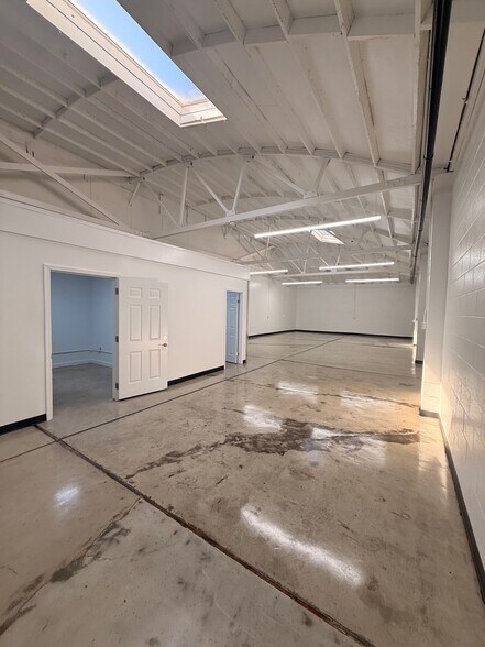 More Photos Of 815-831 Warrington Ave, Redwood City Warehouse For Lease