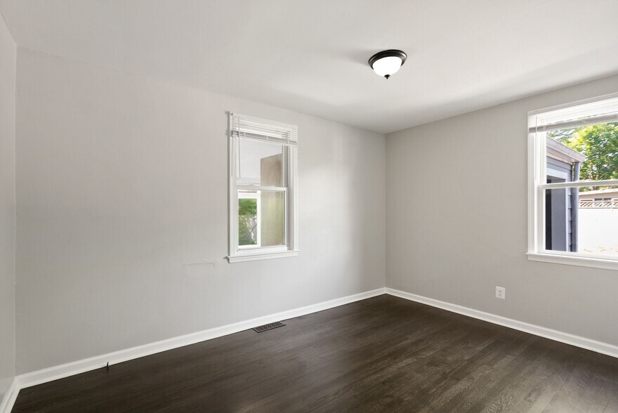 More Photos Of 17423 Wilson St, Dumfries Multifamily For Sale