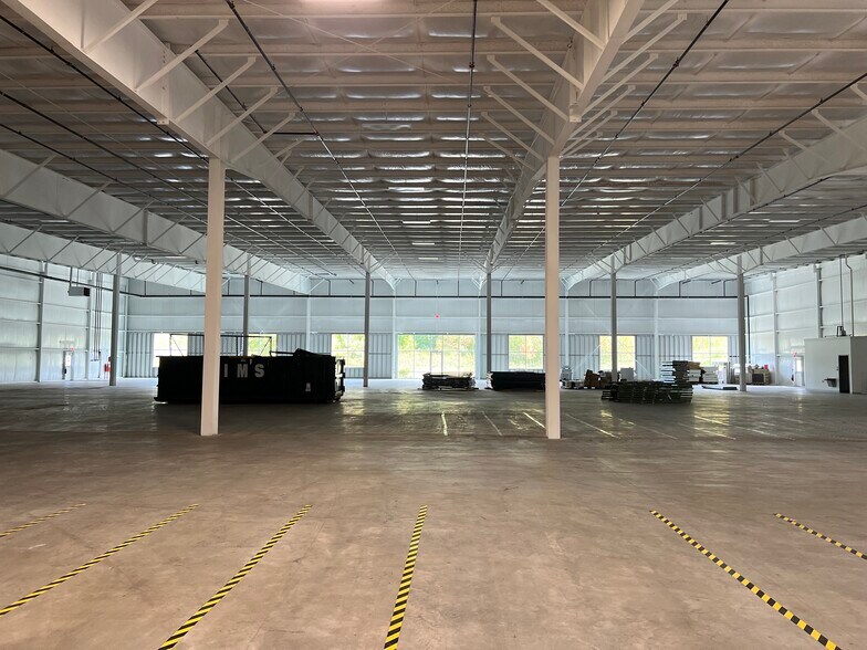More Photos Of 15 Synergy Park Dr, Clifton Park Warehouse For Lease