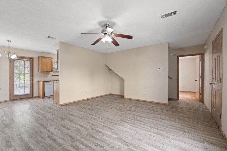 More Photos Of 1810 Hanson Dr, Lavaca Apartments For Sale