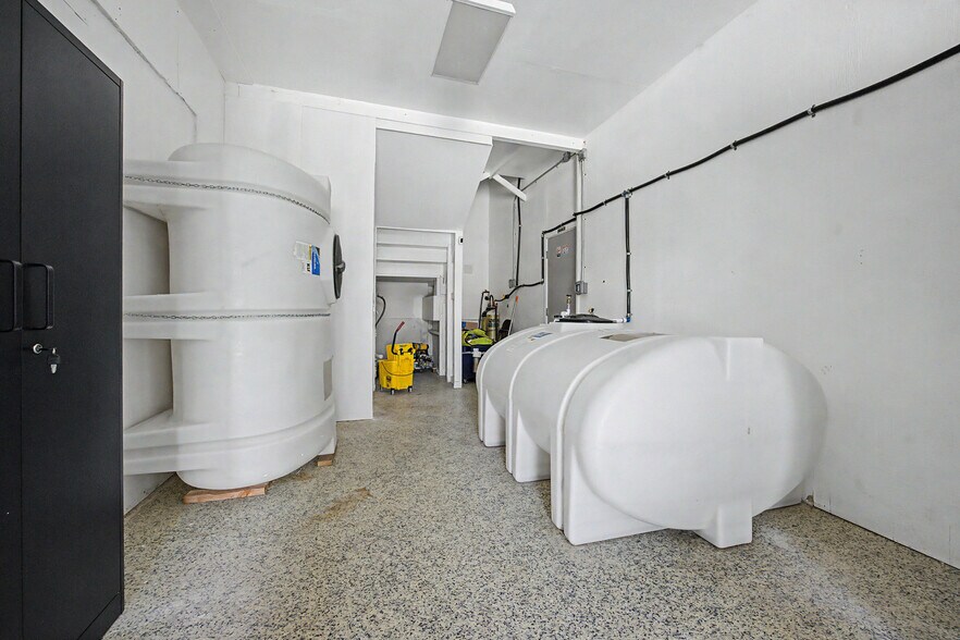 More Photos Of 14165 W Cooksey Rd, Crescent Industrial For Sale