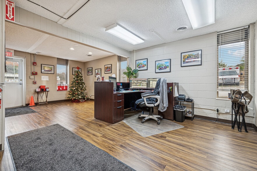 More Photos Of 3502 Dickerson Pike, Nashville Flex For Sale