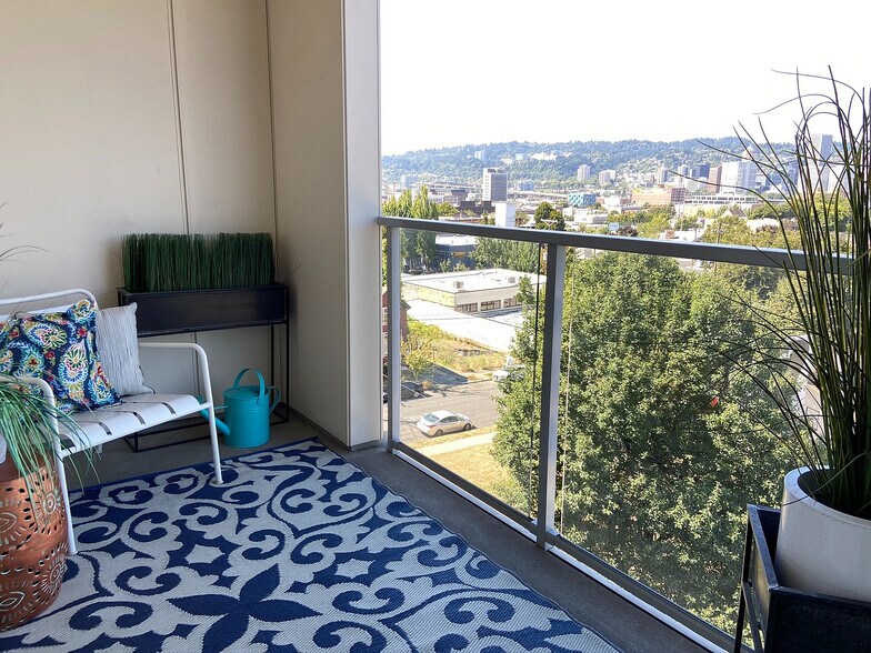 More Photos Of 1250 E Burnside St, Portland Apartments For Lease
