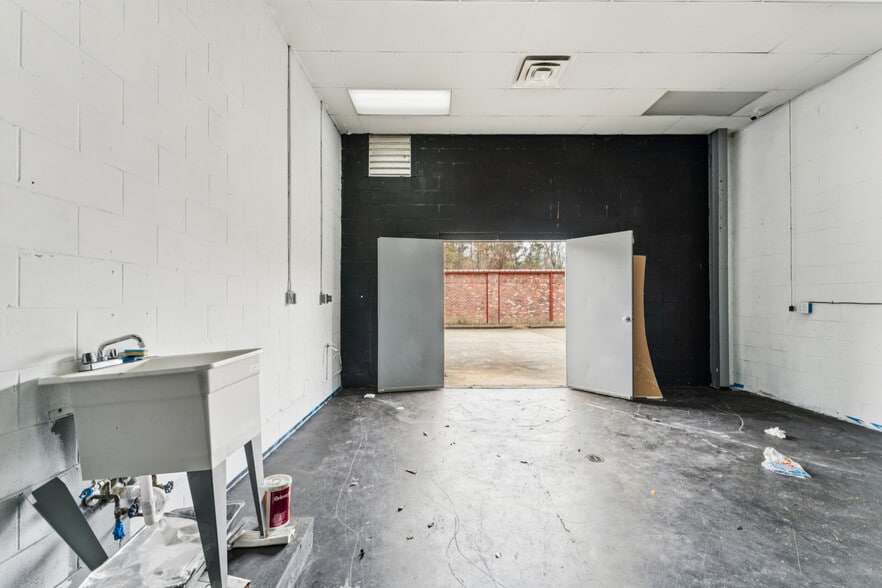 More Photos Of 3321 University Blvd E, Tuscaloosa Warehouse For Sale