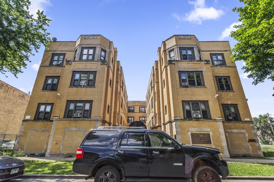 More Photos Of 4031 W Gladys Ave, Chicago Apartments For Sale