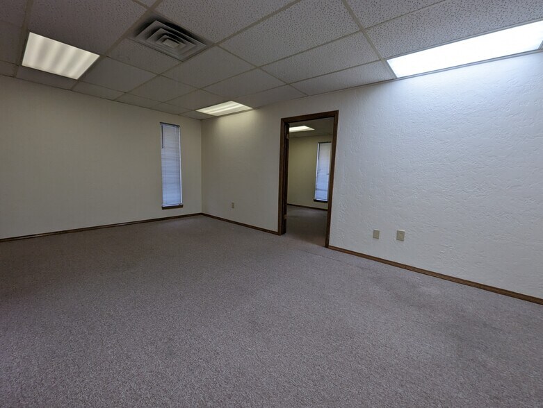 More Photos Of 1006 NW 47th St, Lawton Office For Sale