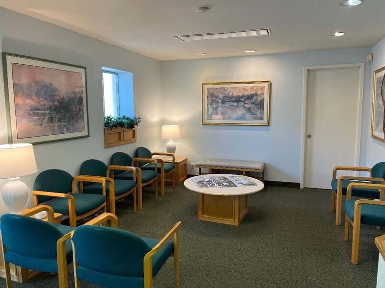 More Photos Of 27 Oak St, Stamford Office For Lease